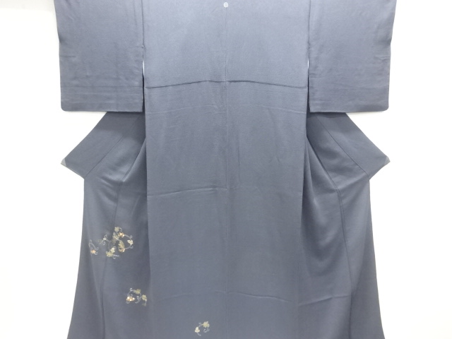 縮緬地　葡萄唐草模様刺繍一つ紋訪問着